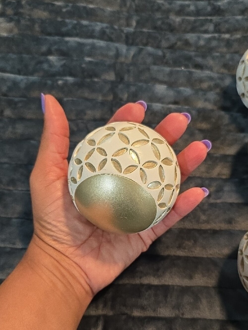 Set of 6 Decorative Ivory and Gold Spheres - Picture 2 of 2